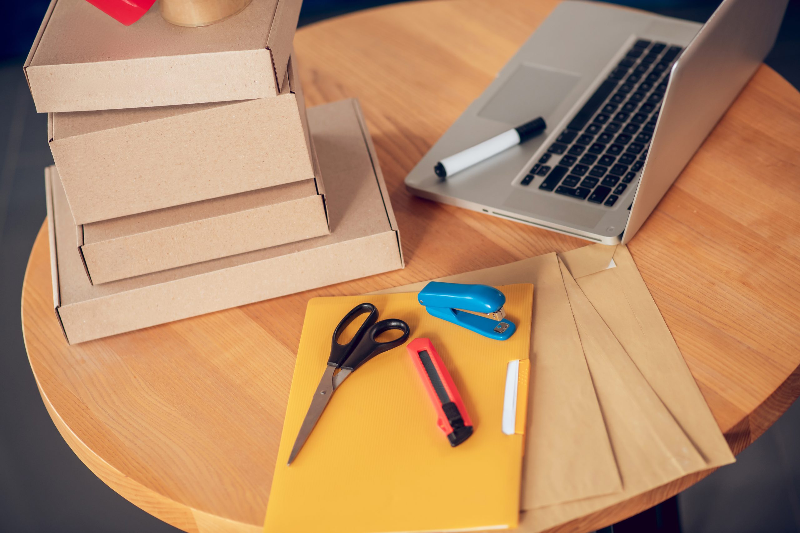 set packaging materials portable computer table scaled
